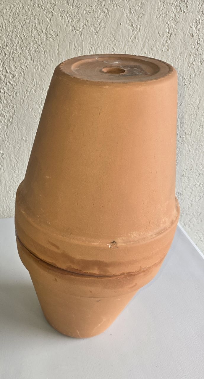 Finished two-pot olla before installation